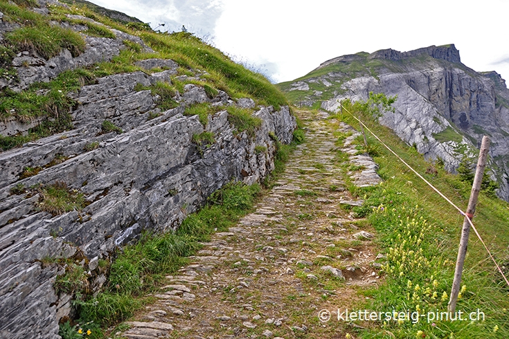 Knochenweg hinter nach Bargis