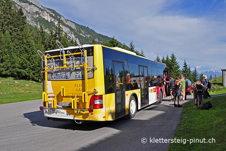Postauto beim Restaurant Bargis nach Fidaz und Flims