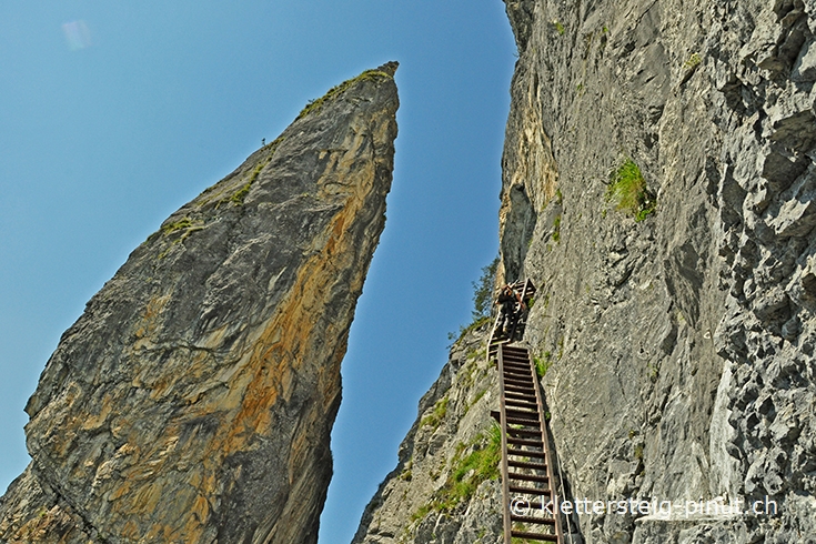 Meilerstein - Pinut Meilerstein beim Einstieg in den Klettersteig Pinut bei Fidaz / Flims