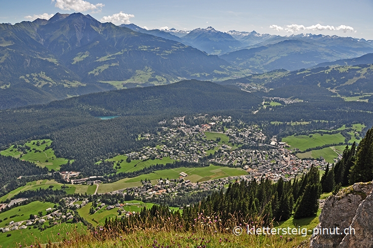 Aussicht auf Flims - Im Hintergrund der Caumasee